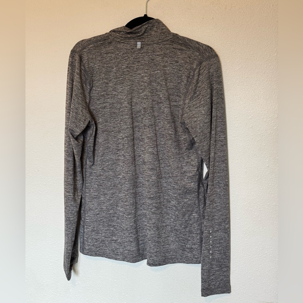Nike Women's Heathered Gray Long Sleeve Tee dri-fit M - Picture 3 of 3